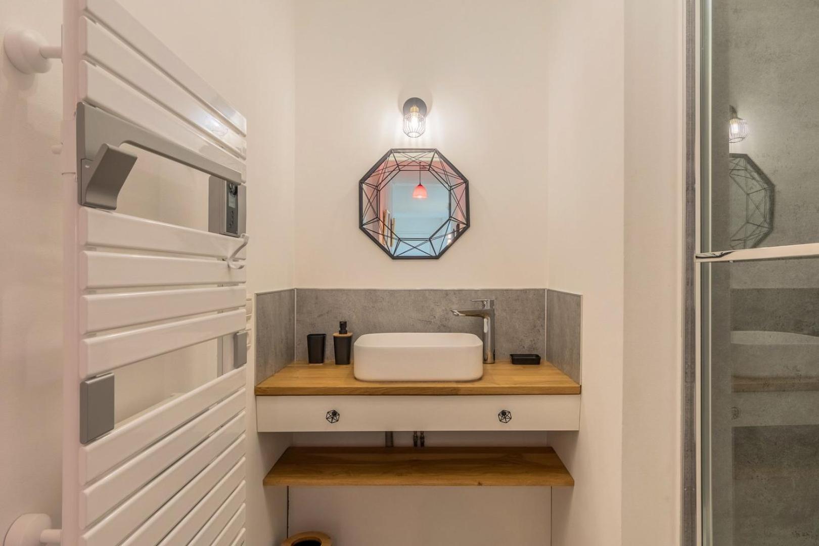 Appartement 3 Avec Parking Prive Et Terrasse *