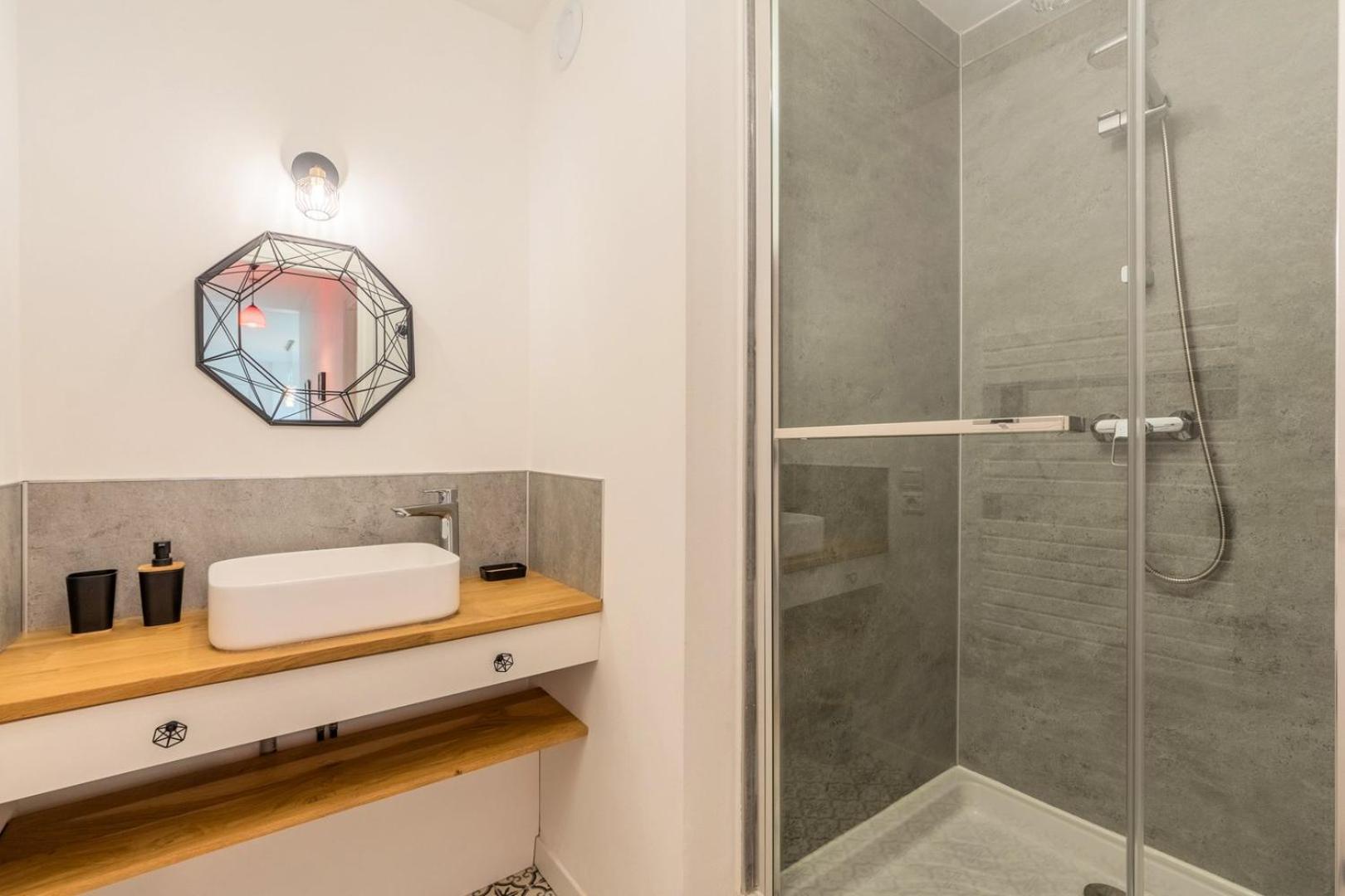 3 Avec Parking Prive Et Terrasse Appartement